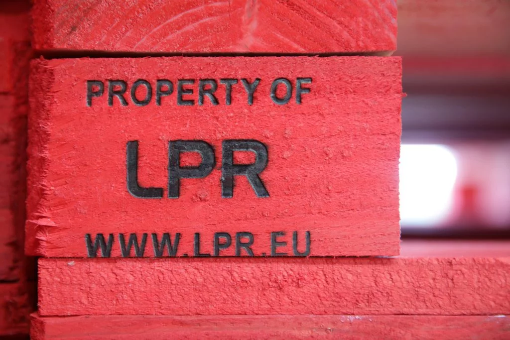 Logistics decision: pallet for sale or rent-a-pallet flexibility